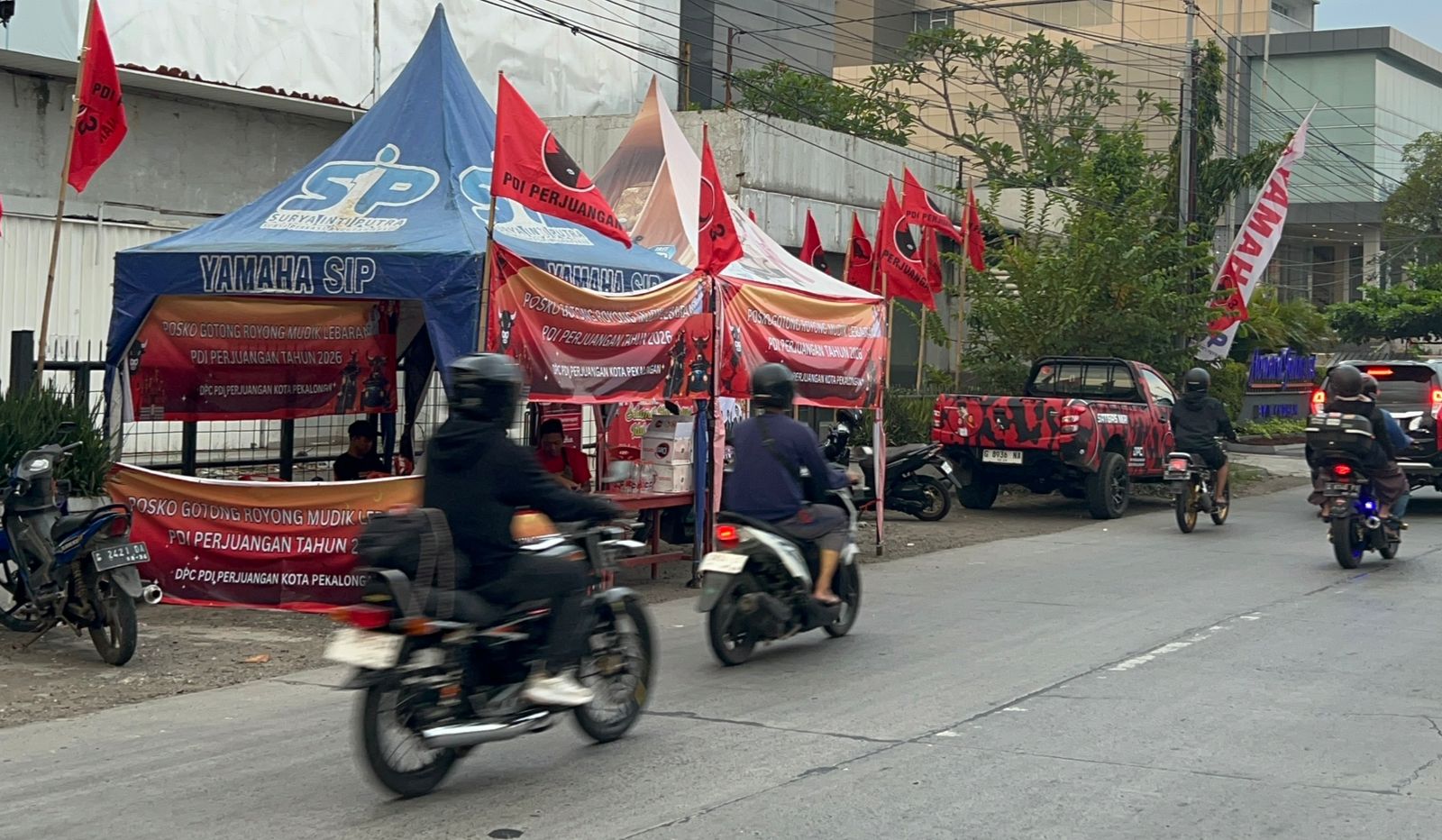 Posko Mudik PDI Perjuangan di Pantura Kota Pekalongan, Jadi Titik Singgah Hangat bagi Pemudik