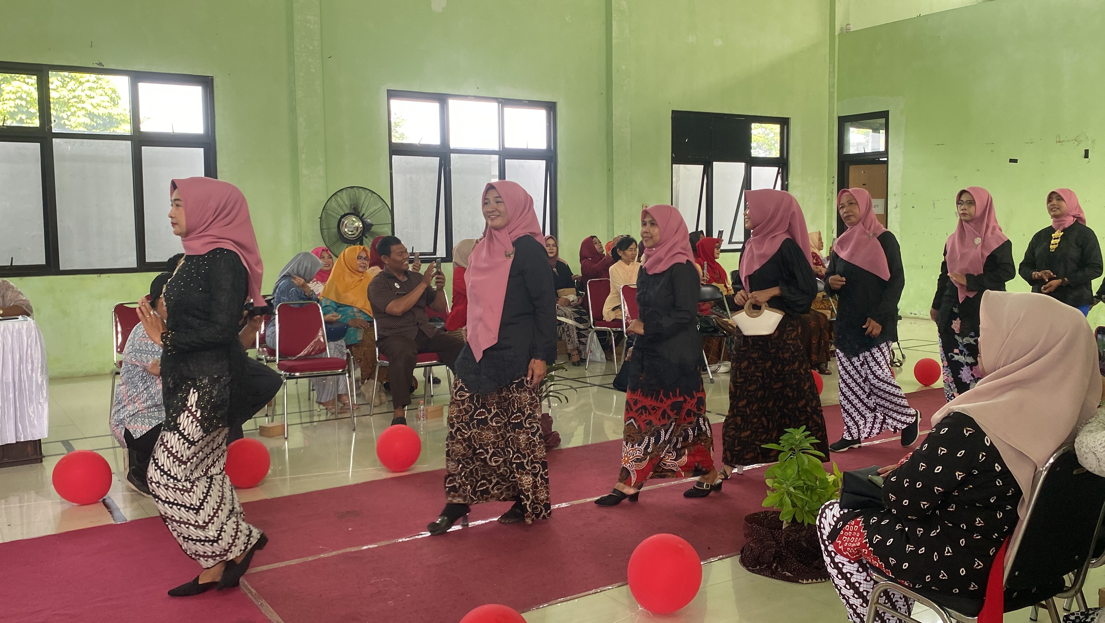Peringati Hari Ibu, TP PKK Kecamatan Pekalongan Barat Ajak Ibu Ibu Kreatif Dan Produktif 