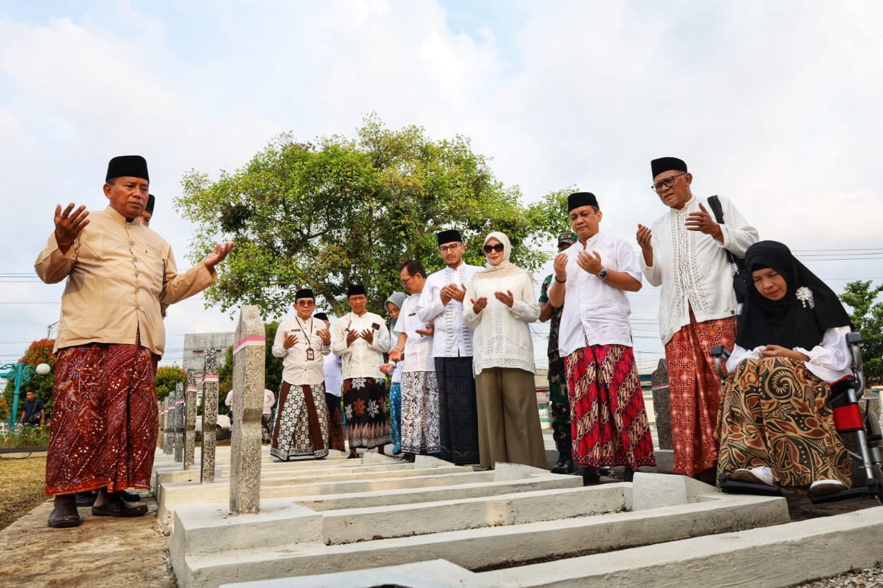 Walikota dan Wakil Walikota Pekalongan Napak Tilas ke Makam Wali Kota Terdahulu