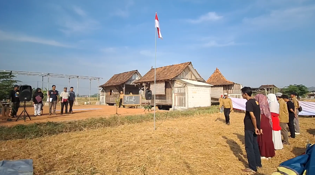 Petani Upacara Di Areal Sawah, Harapkan Merdeka Pangan 