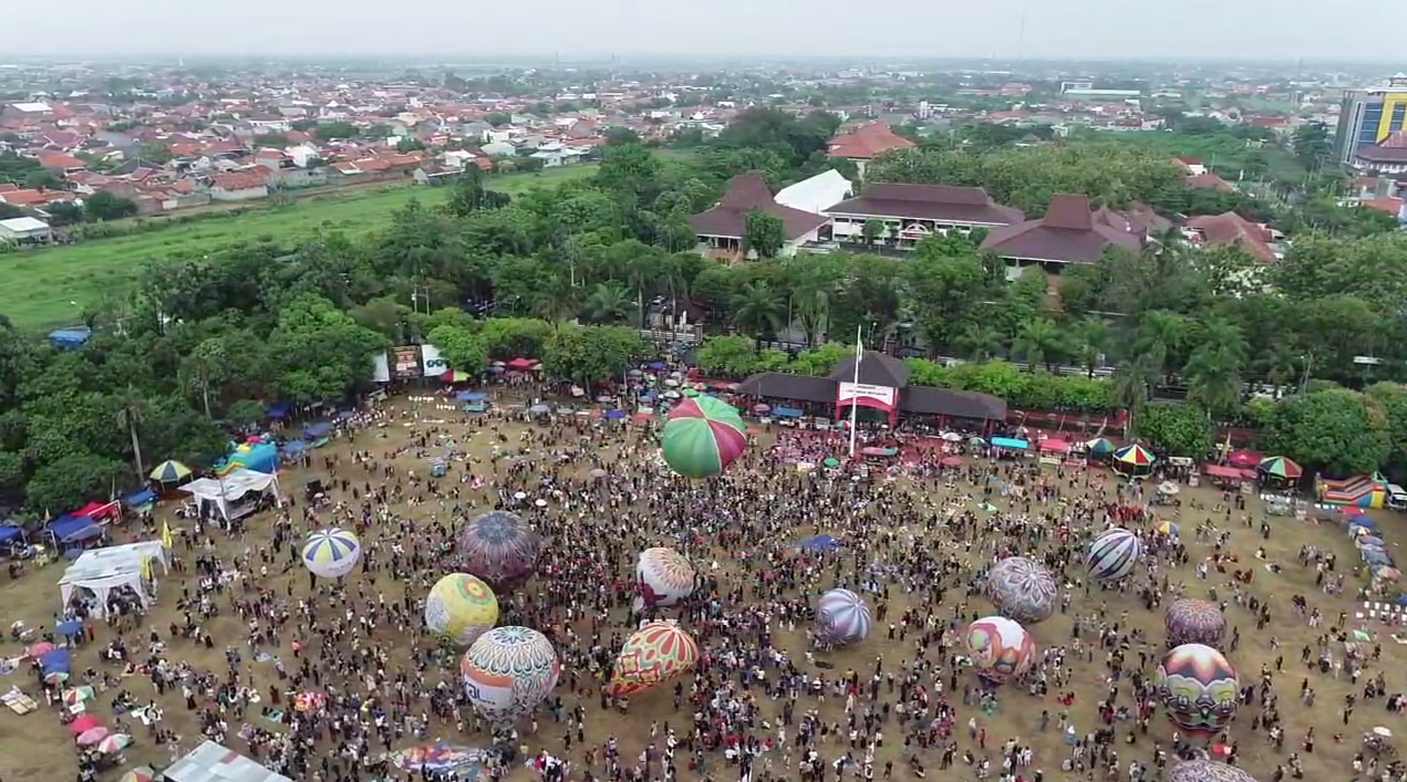 Peringati Dies Natalis UNIKAL yang ke 43, gelar Festival Balon Udara dan Hiburan Rakyat