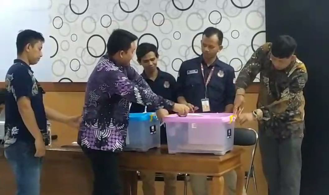 Hasil Rekapitulasi KPU Kabupaten Pekalongan, Fadia-Sukirman Peroleh 56,23% dan Riswadi-Amin 43,77%