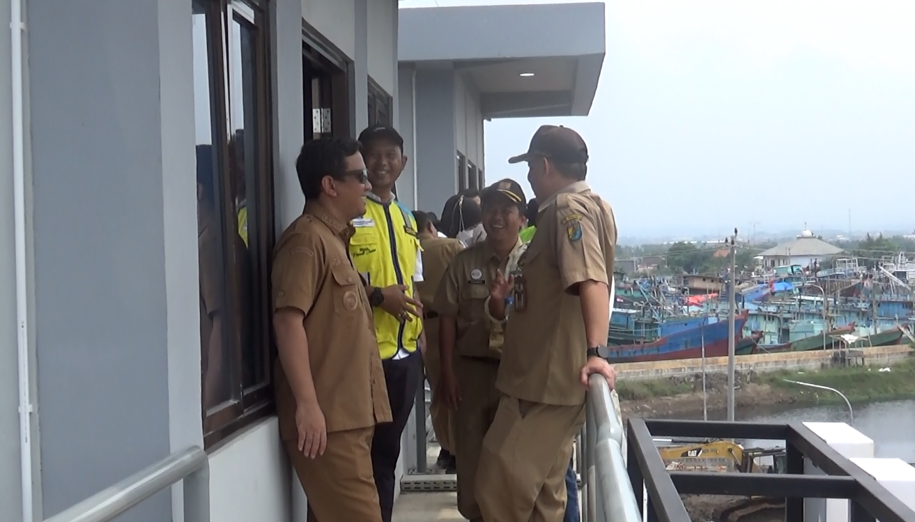 Tinjau Pembangunan Bendung Gerak, Pemkot Terus Fokuskan Penanganan Banjir Rob 