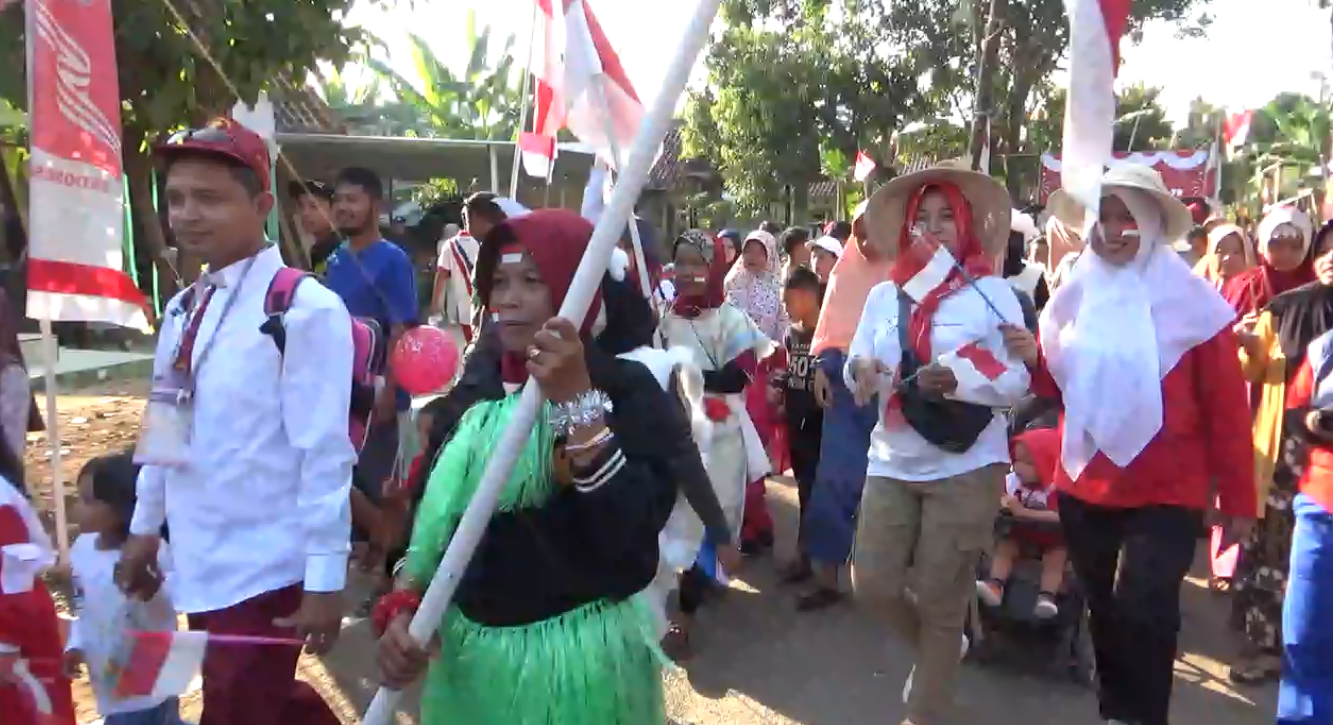 Warga Desa Watupayung Jalan Sehat Meriahkan Kemerdekaan RI