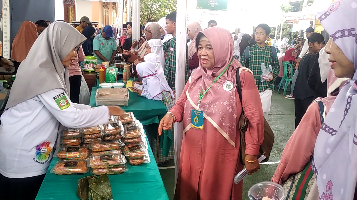 Bazar Jajan Dan Pentas Seni Ramaikan Peringatan Ta’sis Ma’had Islam Ke- 82