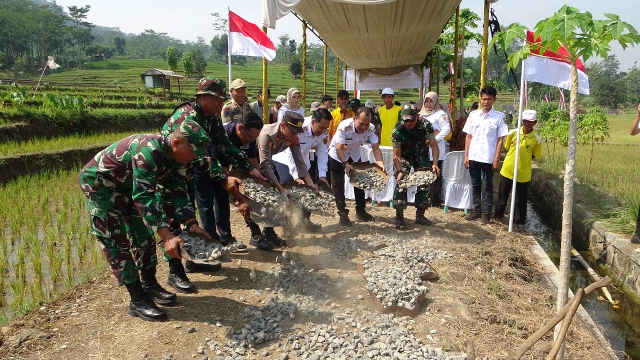 TMMD Reguler Ke-125 Dimulai di Windurojo, TNI Fokus Bangun Infrastruktur dan Kesejahteraan Warga
