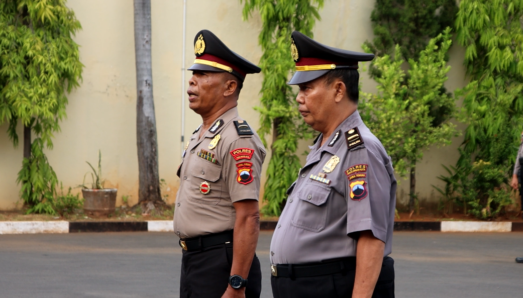 Berdedikasi Tinggi, Aiptu Hadi Margono Dan Aiptu Muh Khamim Dapat Kenaikan Pangkat Pengabdian