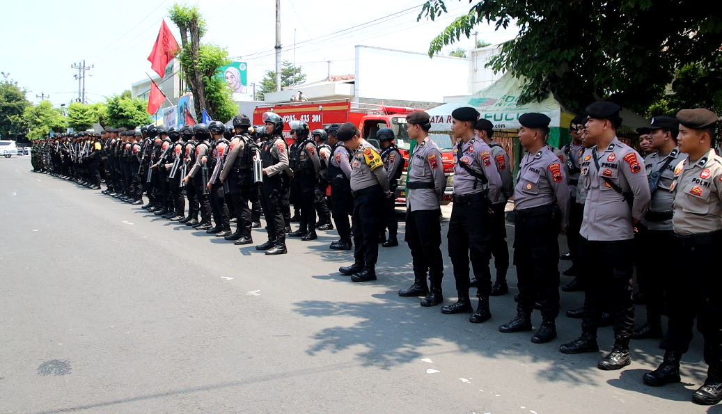 Ratusan Aparat Gabungan Disiagakan Selama Debat Kedua Calon Walikota Dan Wakil Walikota Pekalongan