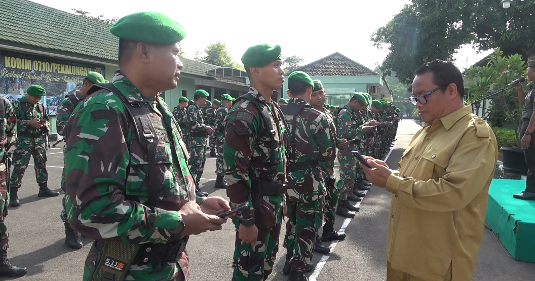 Cegah Judi Online Kodim Pekalongan Sidak Telepon Seluler Prajurit