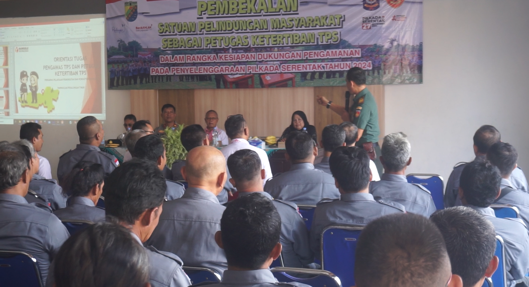 Anggota Satlinmas Kecamatan Pekalongan Timur Dapat Pembekalan Dari Tiga Pilar Sebelum Bertugas