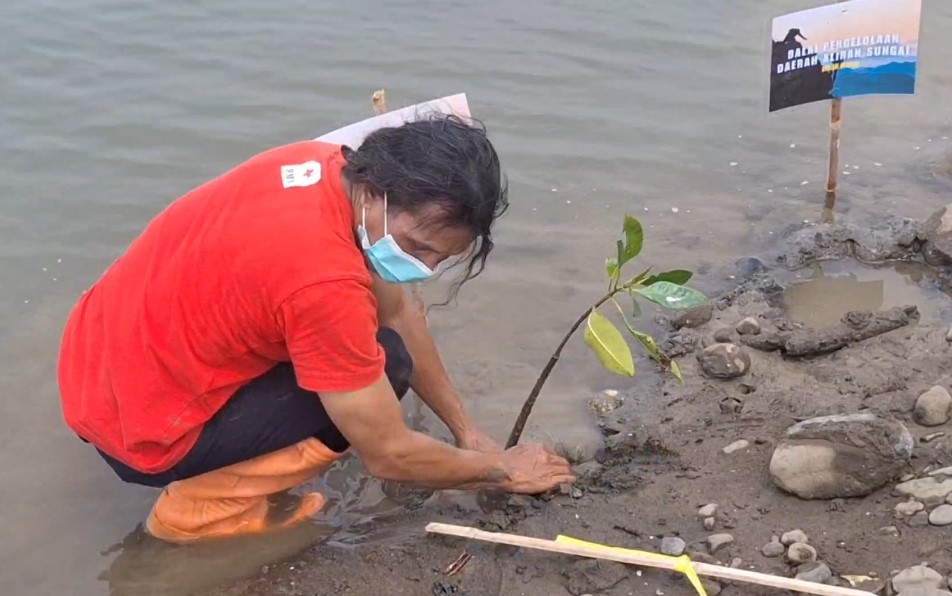 Puluhan Pelajar dan Aktifis Lingkungan Peringati Hari Bumi