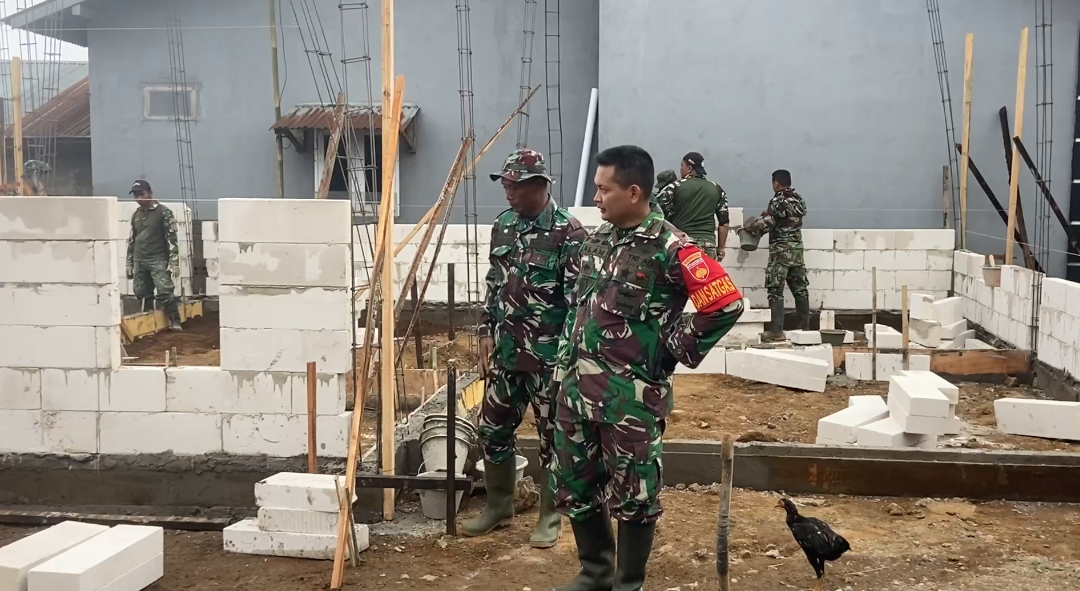 Jelang Penutupan Dandim Batang Cek Langsung Rehab Rumah Tidak Layak Huni