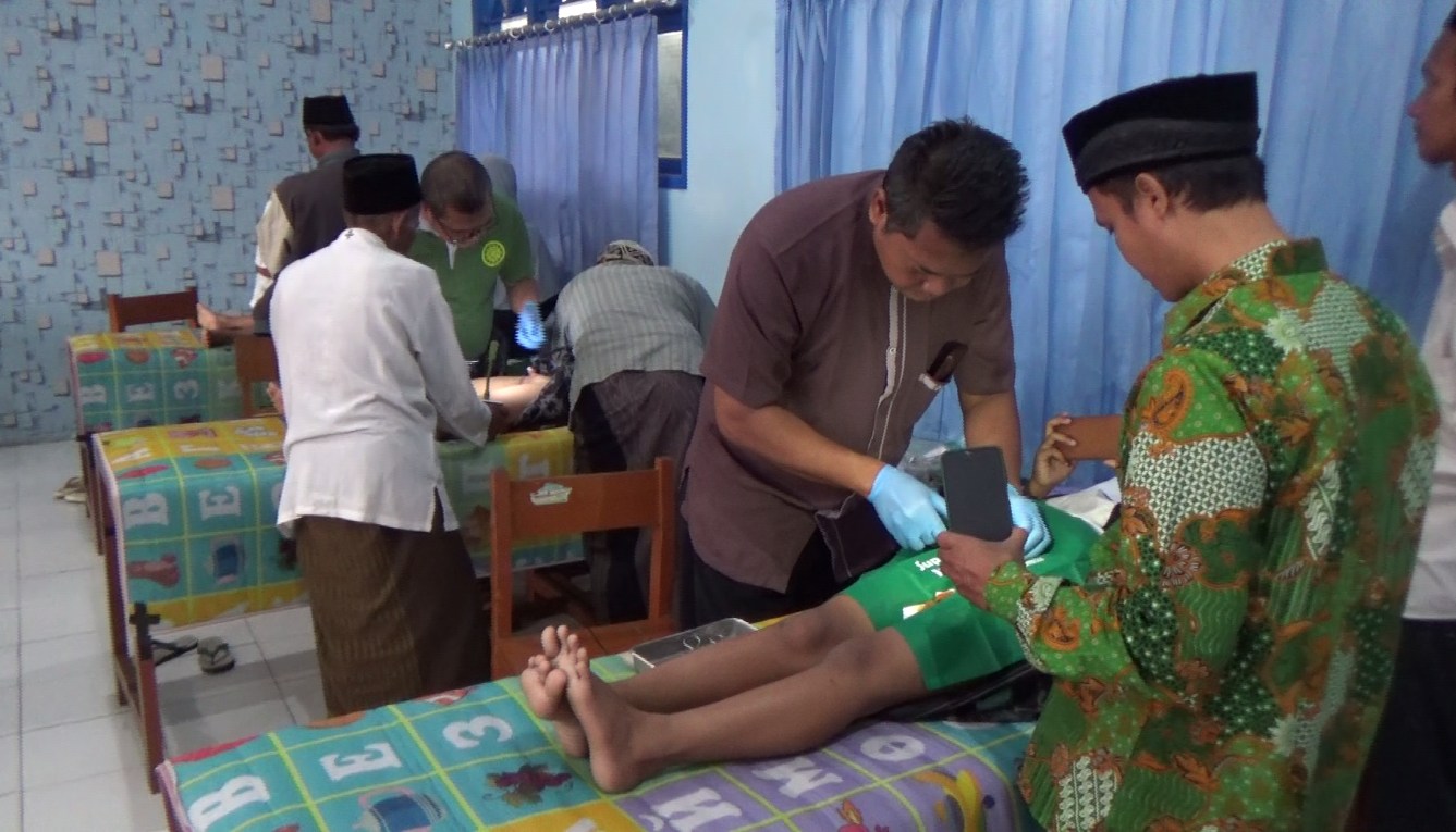 MPKS PCM Kedungwuni adakan Khitanan Massal