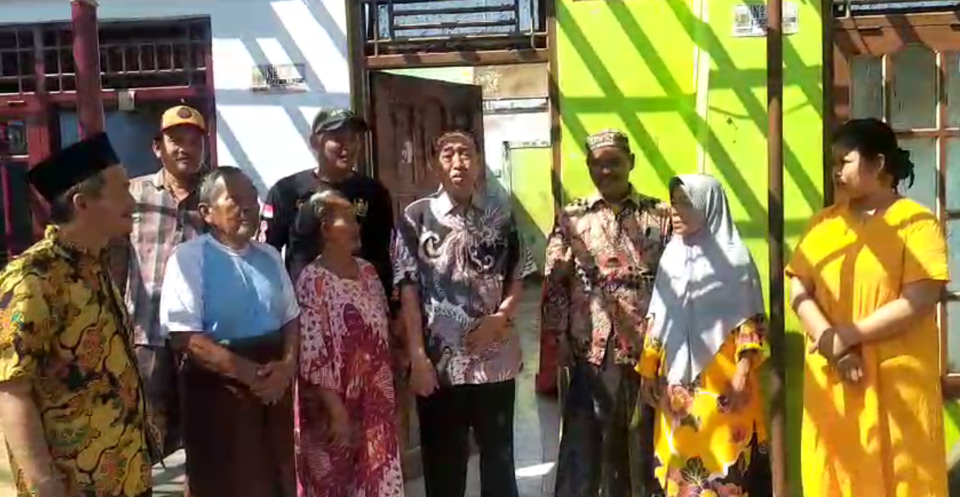 Bisri Kunjungi dan Berikan Bantuan kepada Korban Kebakaran di Wonoyoso Buaran