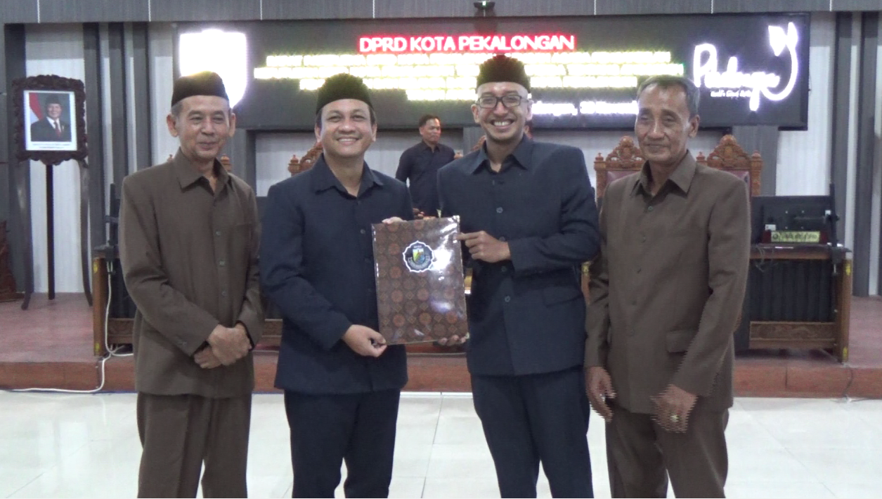 Rapat Paripurna DPRD Pengambilan Keputusan Raperda tentang APBD Kota Pekalongan Tahun Anggaran 2025