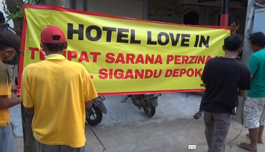 Ratusan Warga Batang Aksi Tolak Karaoke dan Penginapan di Kawasan Wisata