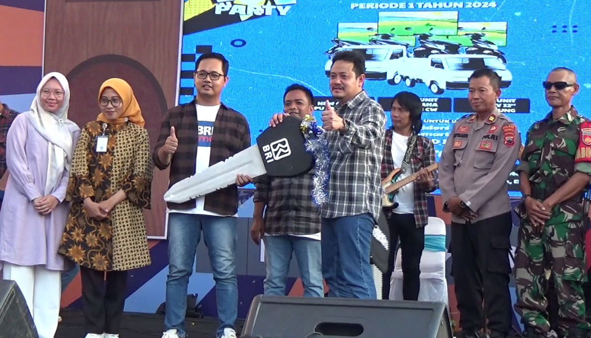 Panen Hadiah Simpedes, Bri Cabang Pekalongan Bagikan Dua Mobil Hingga Enam Motor Serta Elektronik