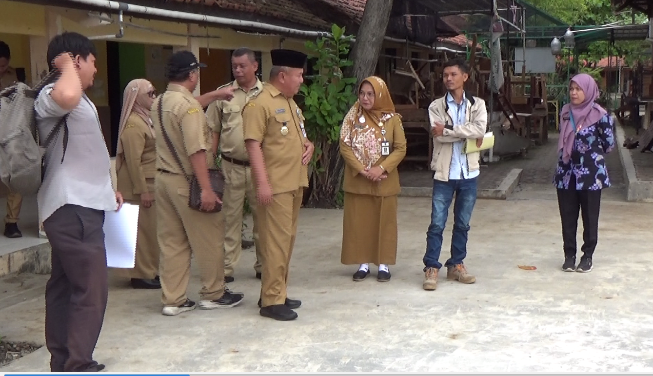 Wawalkot Tinjau Pembangunan Pagar Sumur Pompa Krapyak dan Lapangan Olahraga SMP N 8