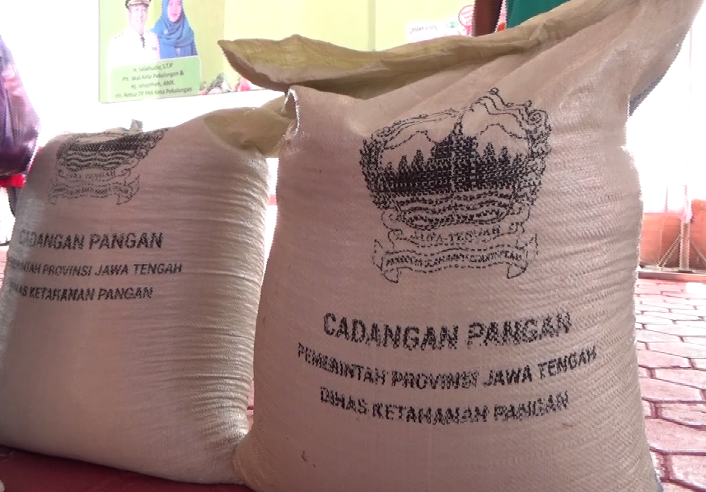 Pemprov Salurkan Bantuan Sarpras Alat Pengolahan Tempe dan CPPD Kedelai
