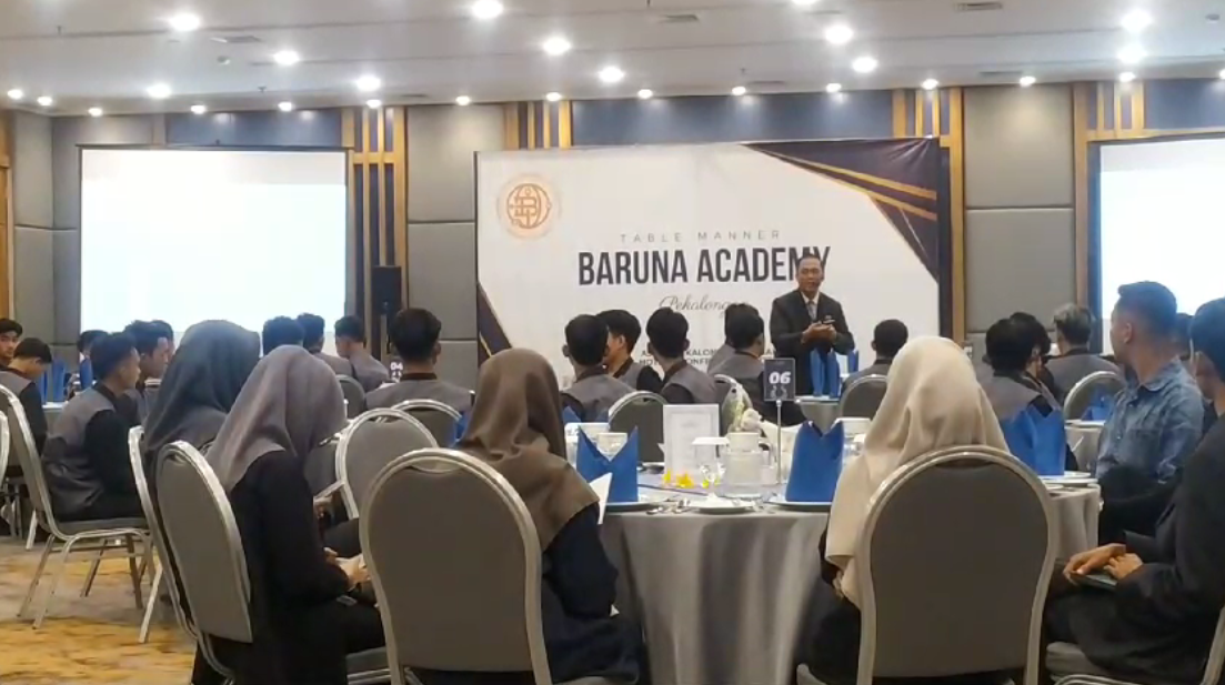 Puluhan Orang Diberikan Pelatihan Table Manner untuk Bekal Ilmu Bekerja di Kapal Pesiar dan Perhotelan