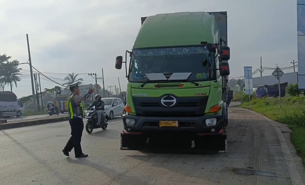 Truk Sumbu Tiga Wajib Lewat Tol, Dishub Batang Gencarkan Sosialisasi 