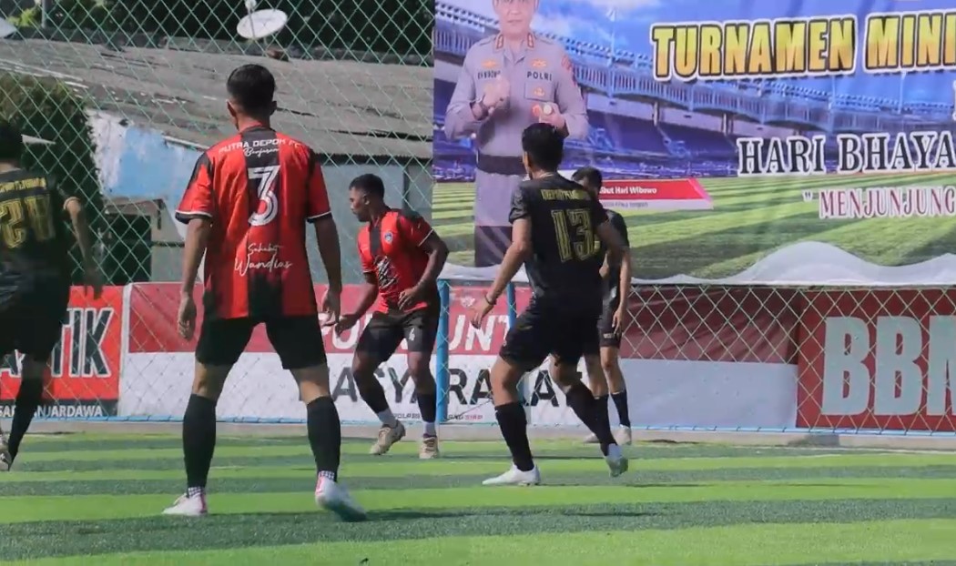 Puluhan Polisi Pemalang Berlaga di Turnamen Mini Soccer