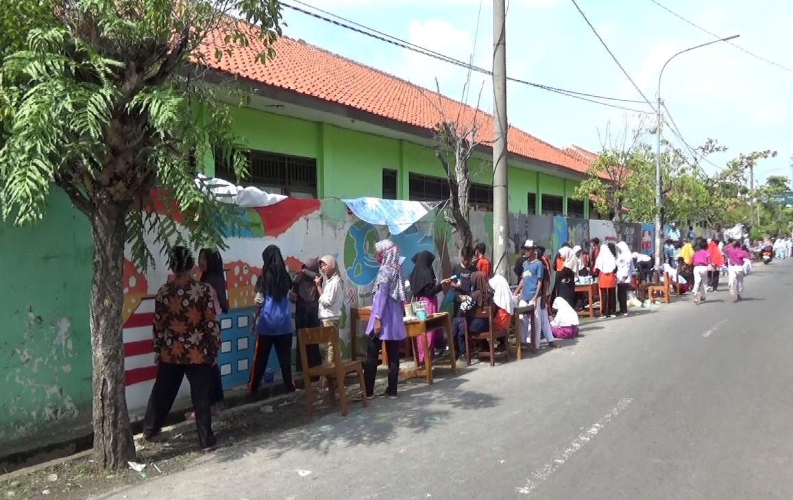 SMPN 8 Kota Pekalongan Gelar Mural Bertema Peduli Lingkungan, Ramah Anak, dan Tolak NAPZA