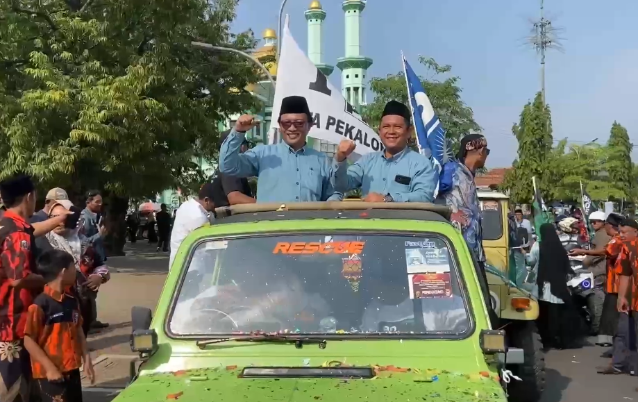 Pasangan Muhtarom - Mustofa Daftar Ke Kpu, Diiringi Para Relawan