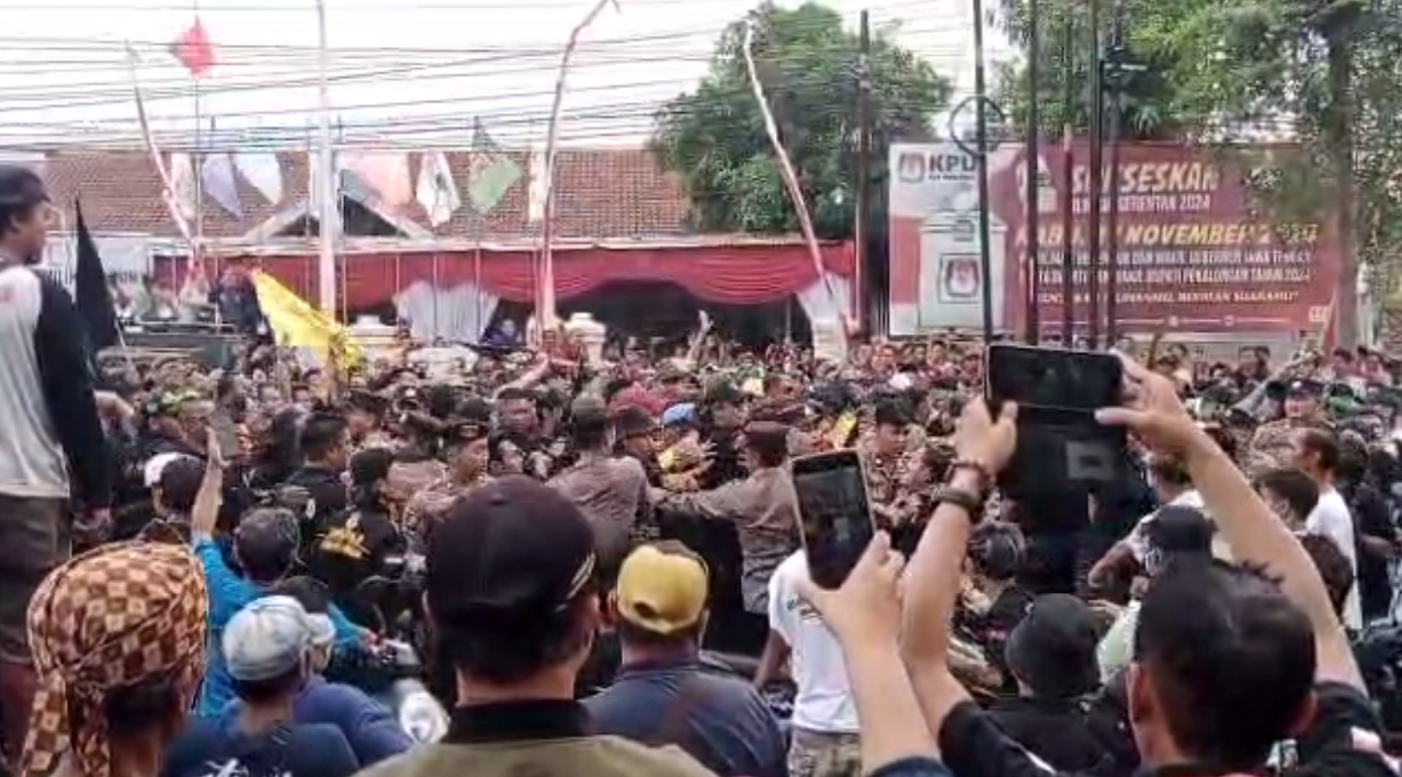Ini Tanggapan Tim Hukum Kedua Paslon Terkait Kericuhan di Depan KPU Kabupaten Pekalongan