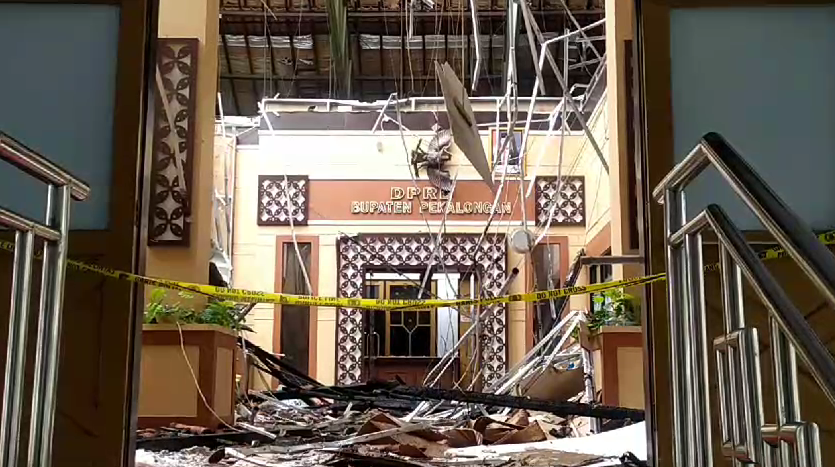 Kantor DPRD Kabupaten Pekalongan Terbakar, Tiga Ruangan  Dilalap Si Jago Merah