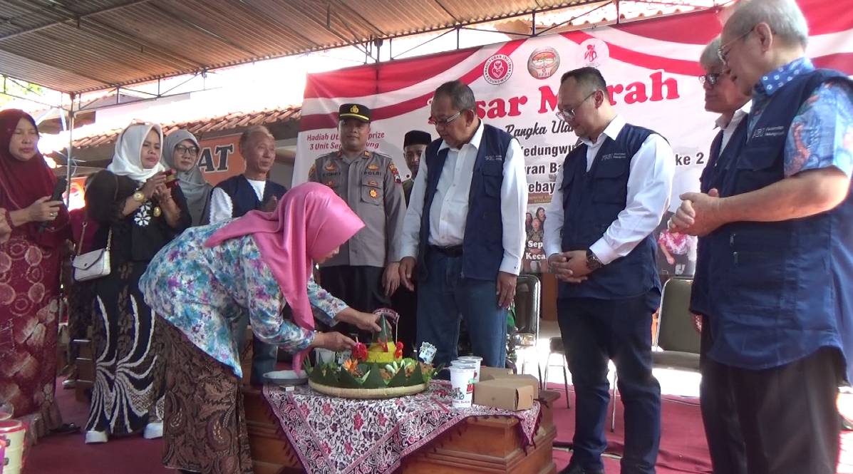 Peringati HUT, Paguyuban Ibu-Ibu Kedungwuni ke 6, FPBI ke 2, dan PBI ke 2 Gelar Pasar Murah