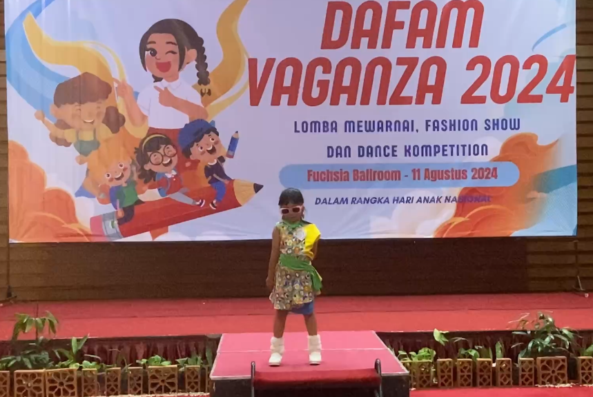 Puluhan Anak Anak Meriahkan Lomba Fashion Show 