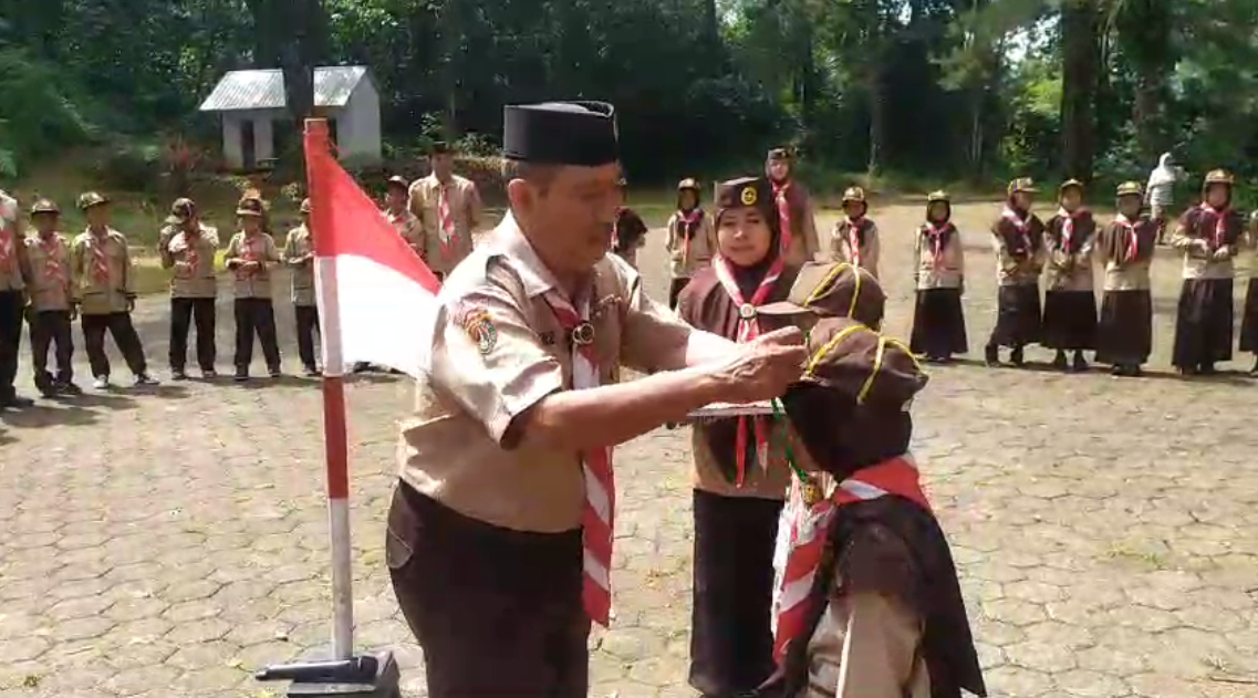 MIS Sidorejo Gelar Persari di Linggo Asri, Ajarkan Kepramukaan Menuju Garuda Gembira, Rajin, Unik dan Dinamis