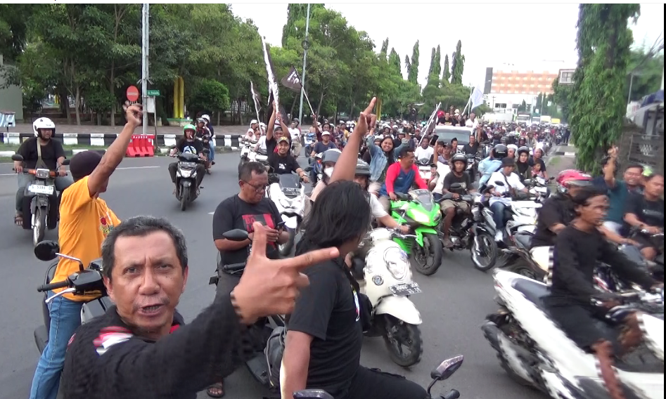 Calon Walikota dan Wakil Walikota Pekalongan Aaf Balgis Diarak Keliling Kota Usai Menang Hitung Cepat