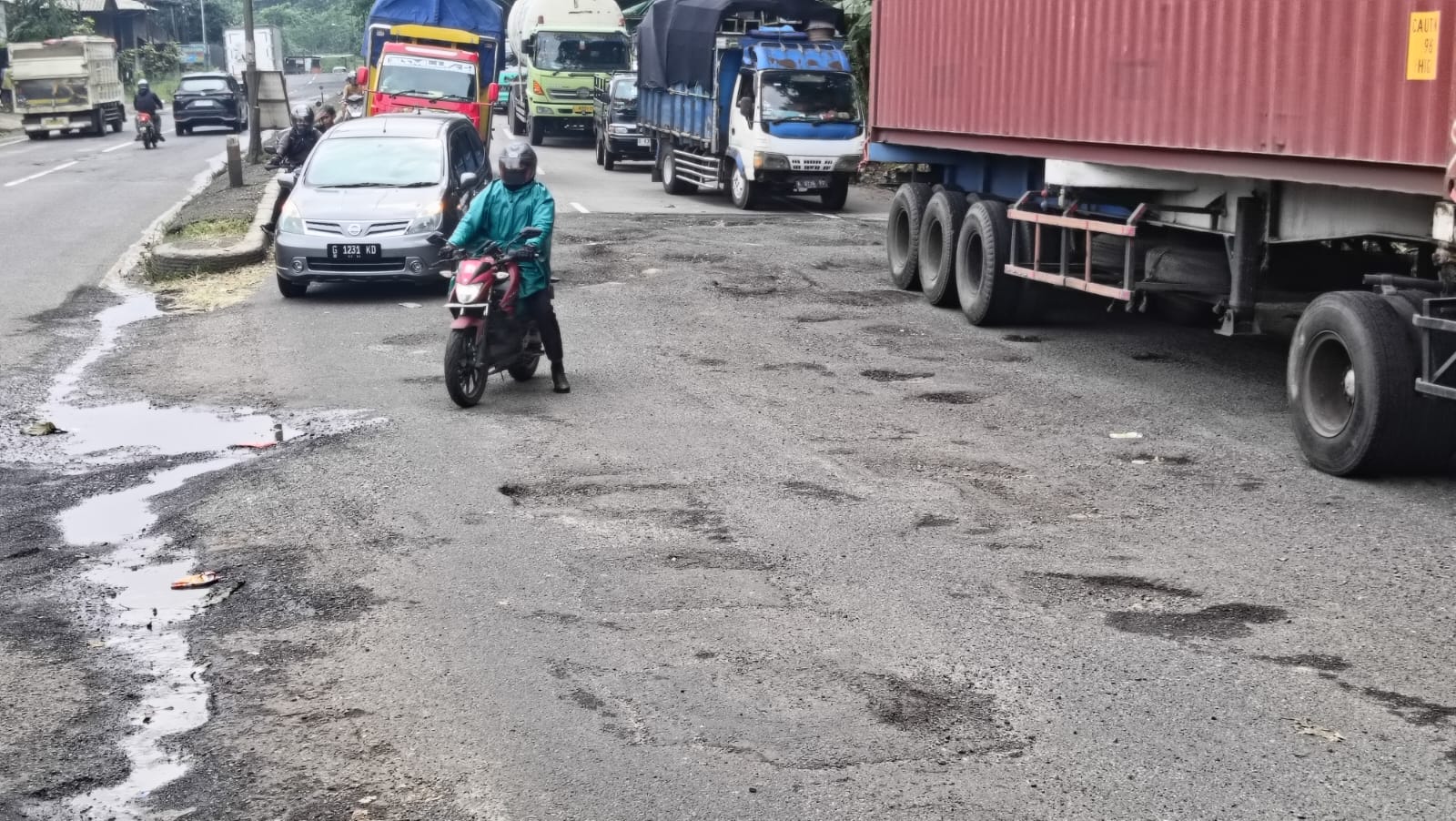 Rizal Bawazier Geram dengan Truk Truk Besar Melintas di Pusat Kota Akibatkan Kecelakaan dan Jalan Rusak Parah