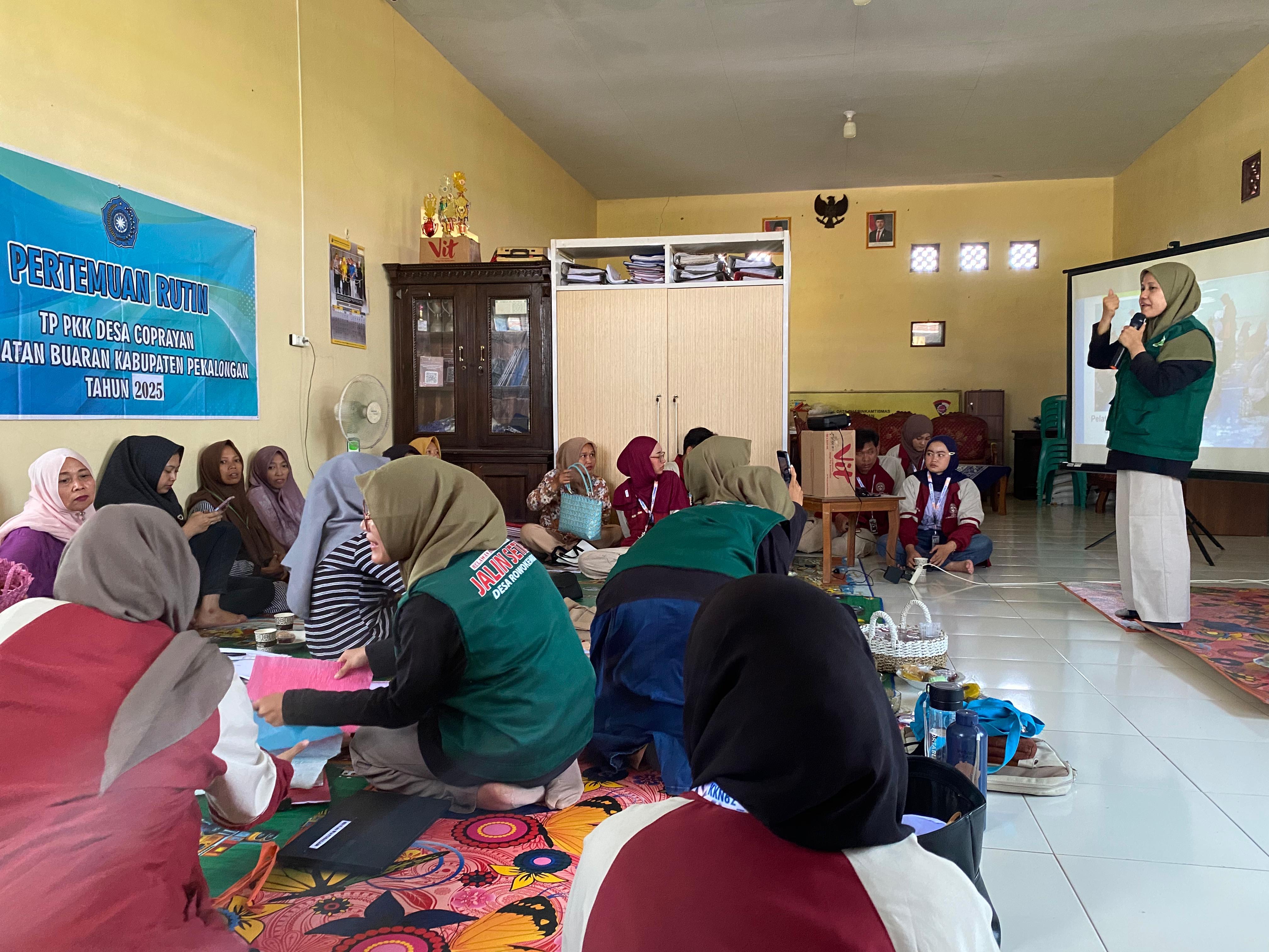 KKN UIN Gus Dur dan BSU Jalin Setia Gelar Sosialisasi Bank Sampah di Desa Coprayan