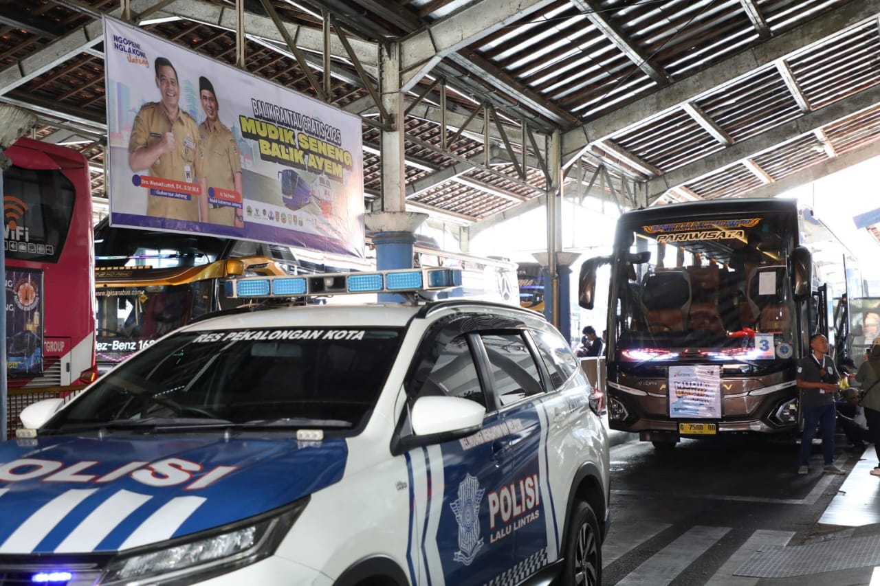 Sekda Jateng Lepas Rombongan Balik Rantau Gratis 2025 di Terminal Tipe A Pekalongan