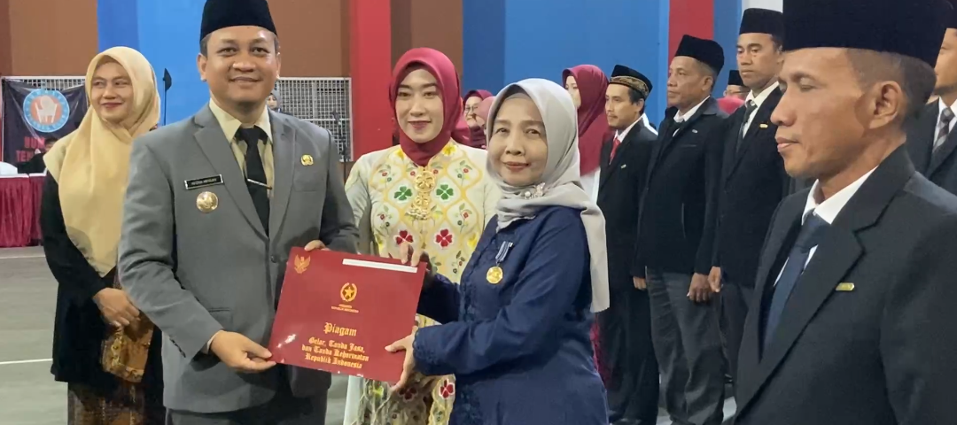 111 ASN Pemkot Pekalongan Terima Penghargaan Satya Lencana Karya Satya