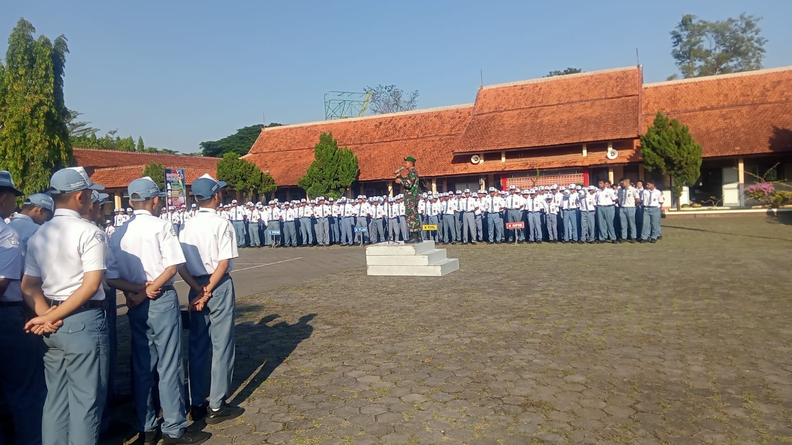 Danramil 06/Kedungwuni Ajak Siswa SMKN 1 Kedungwuni Tidak Terprovokasi Ajakan Unjuk Rasa Anarkis