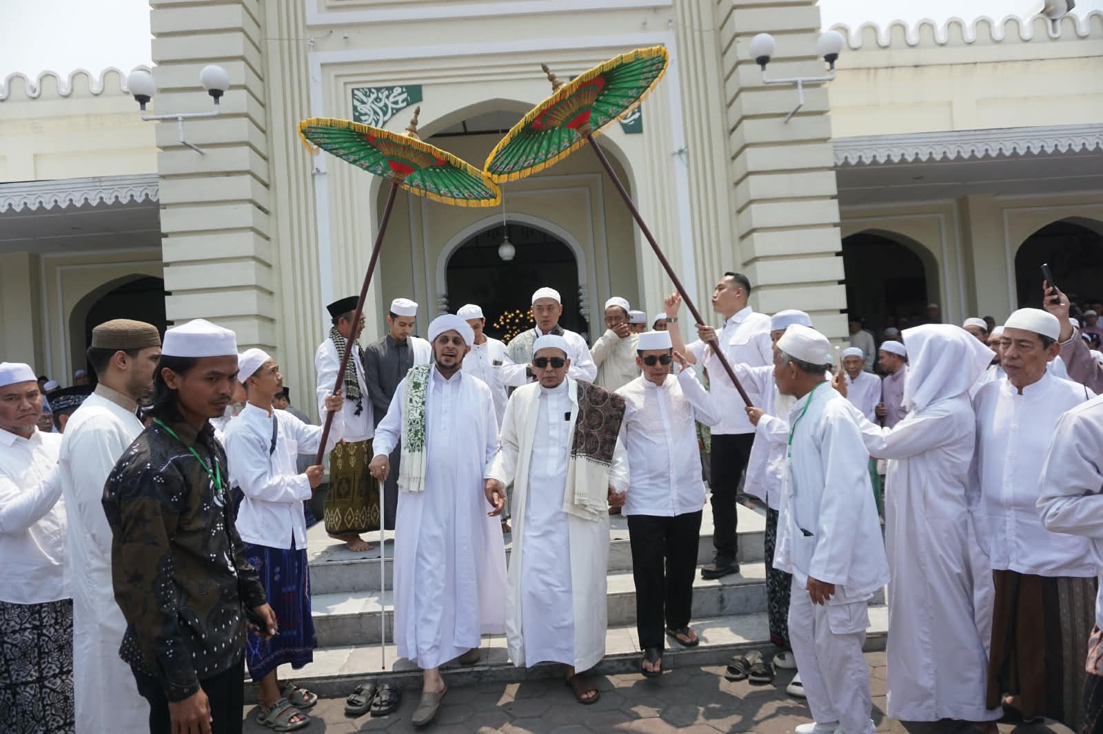 Pesan Toleransi Rizal Bawazier Saat Hadiri Kirab Maulid Habib Idrus di Kauman Ledok