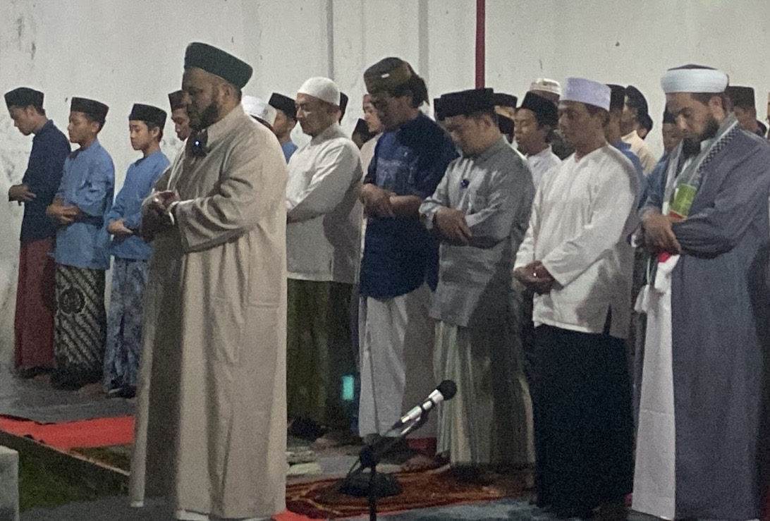 Malam Penuh Berkah: Ulama Internasional Bersatu di Ponpes Al-Maliki