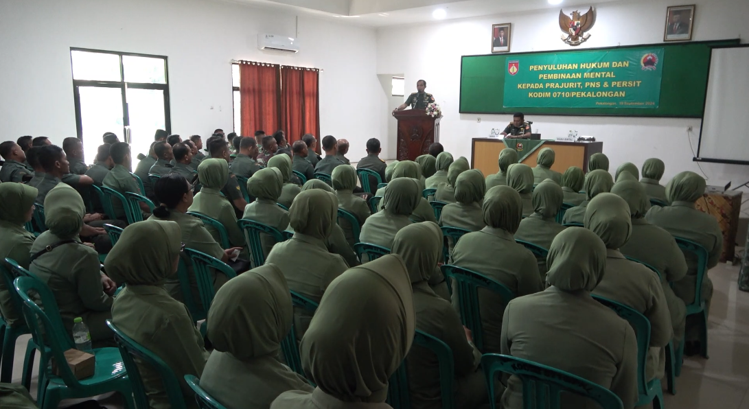 Tim KUM Kodam IV Diponegoro Beri Penyuluhan Hukum Di Kodim Pekalongan