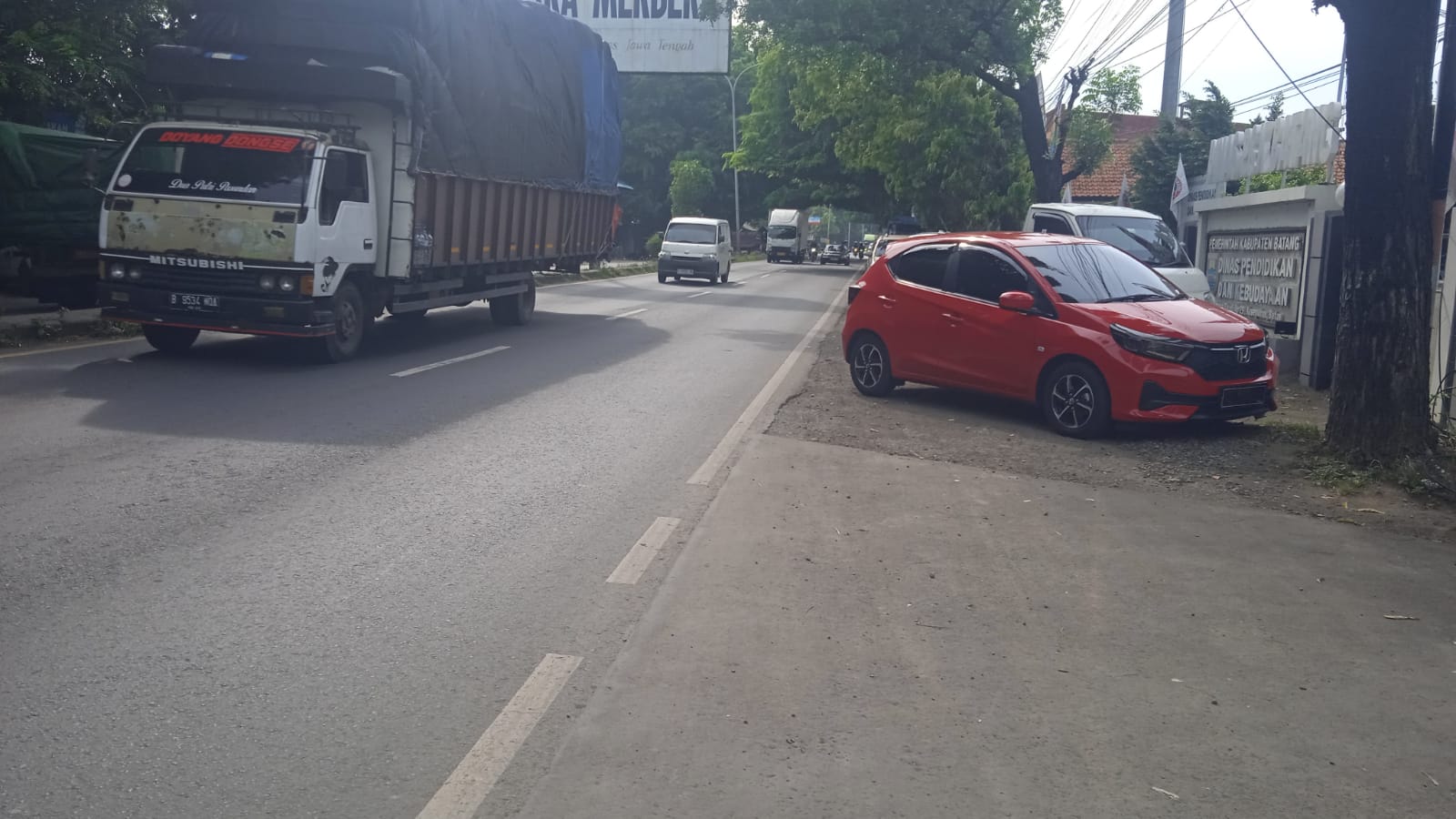 Tragedi Maut Pantura Batang Bikin Trauma, Warga Dorong Pembatasan Truk Sumbu Tiga 