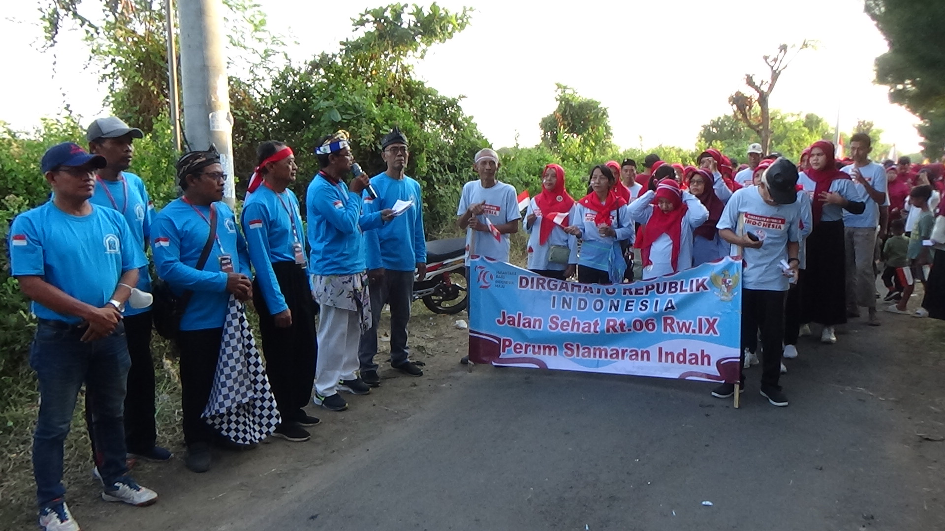 Meriahkan HUT RI ke-79, Warga Perumahan Slamaran Indah Gelar Jalan Sehat