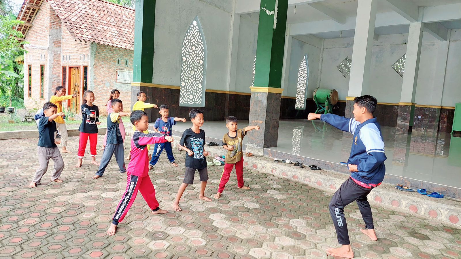 Serunya Pencak Silat Bersama KKN, Bangun Mental dan Jiwa Kuat di Desa Purworejo