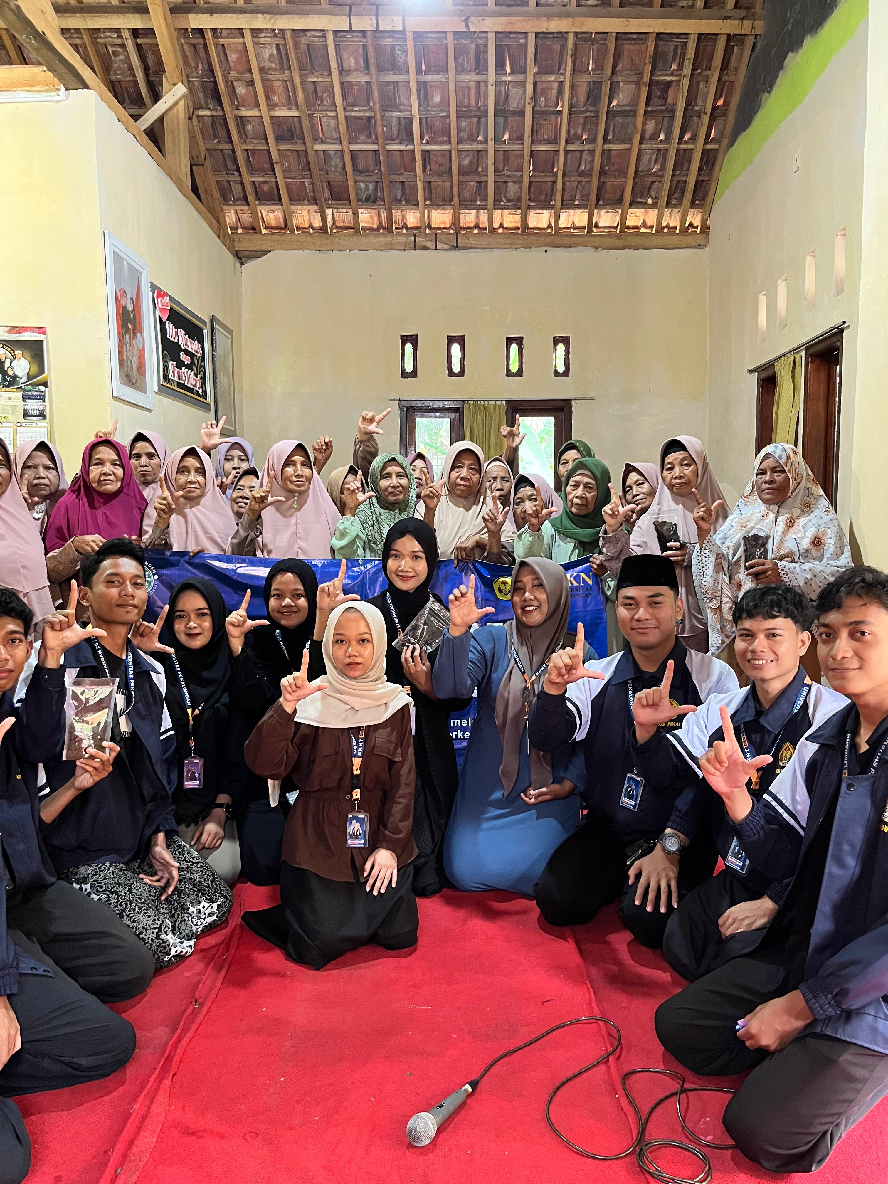 Mahasiswa KKN Unikal Gelar Sosialisasi Pembuatan Kopi Biji Durian di Desa Limbangan