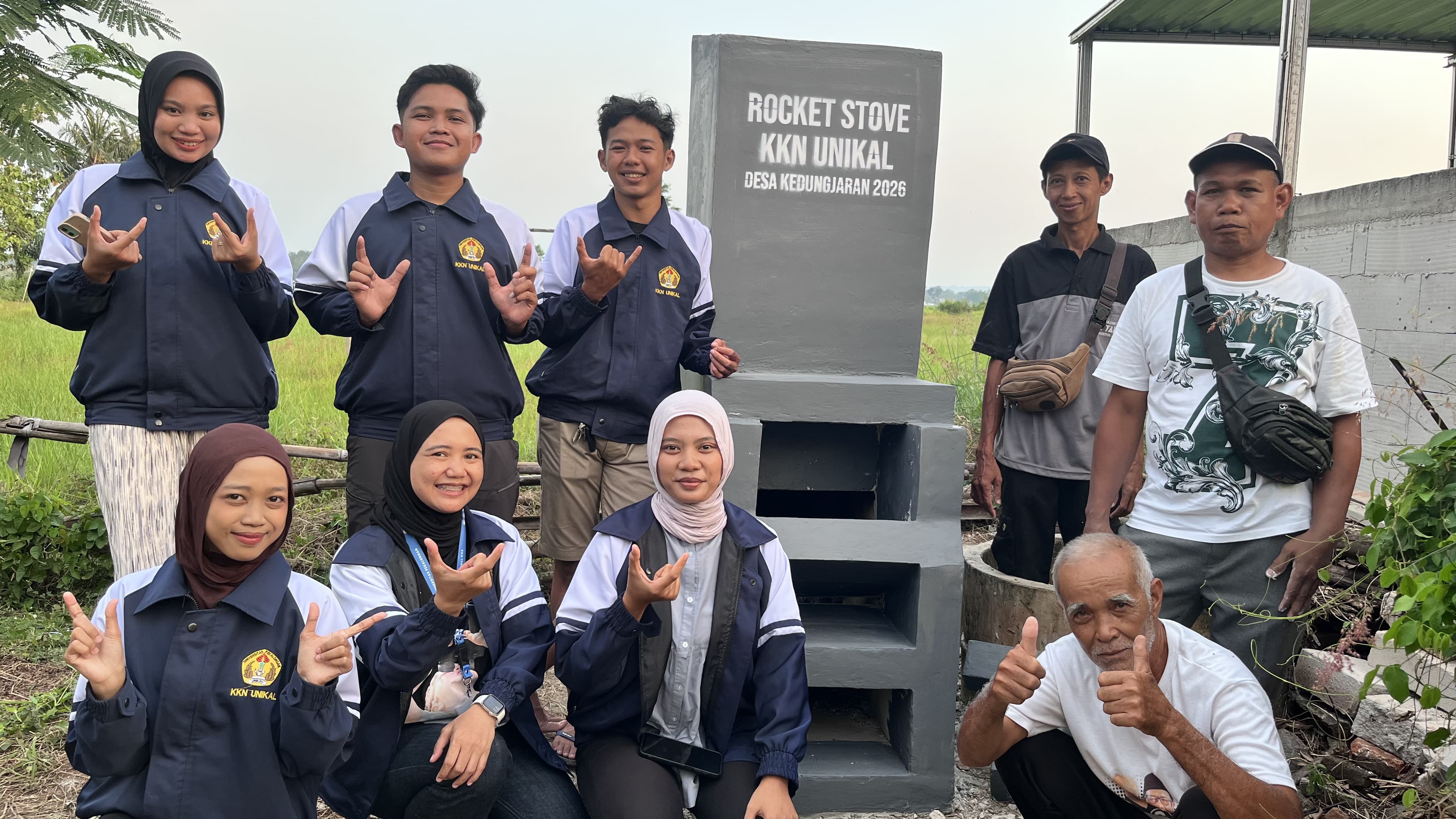 Atasi Masalah Sampah, Mahasiswa KKN Unikal Ciptakan Rocket Stove di Kedungjaran