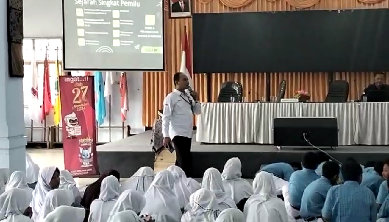 Tingkatkan Pemahaman Demkokrasi, Pelajar SMPN 15 Pekalongan Belajar ke KPU