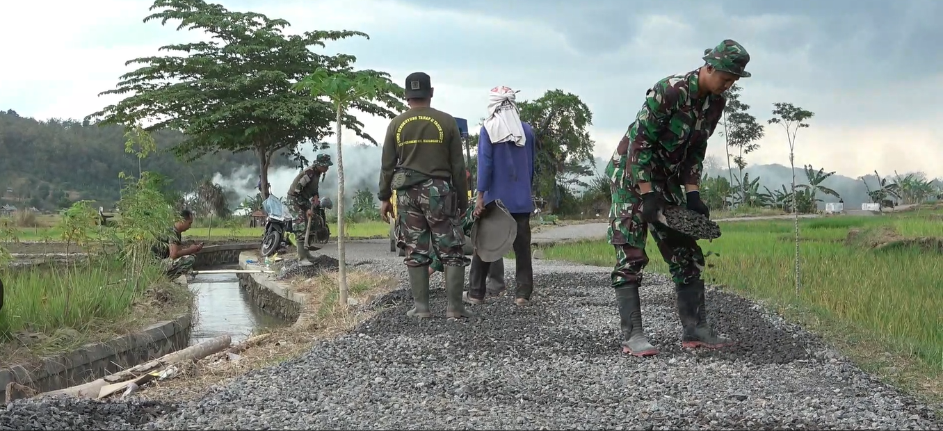 PEMBANGUNAN JALAN TMMD DI DESA WINDUROJO BANTU TINGKATKAN EKONOMI PETANI
