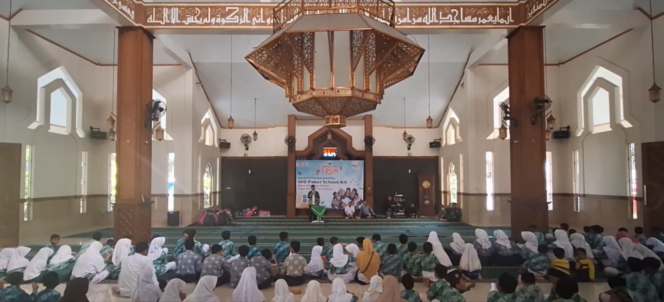 Lazismu Bagikan Tas Ke Ratusan Anak Yatim Dan Dhuafa 